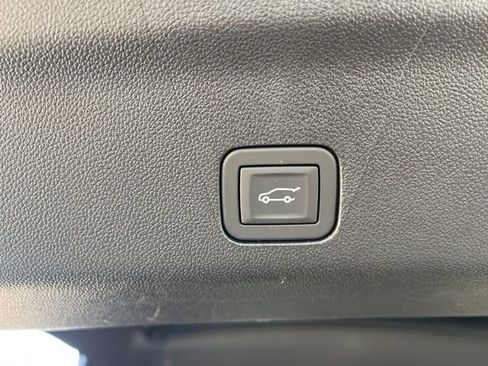 New 2025 Chevrolet Suburban High Country image 19