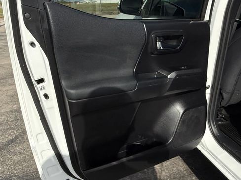 Used 2020 Toyota Tacoma TRD Sport image 16