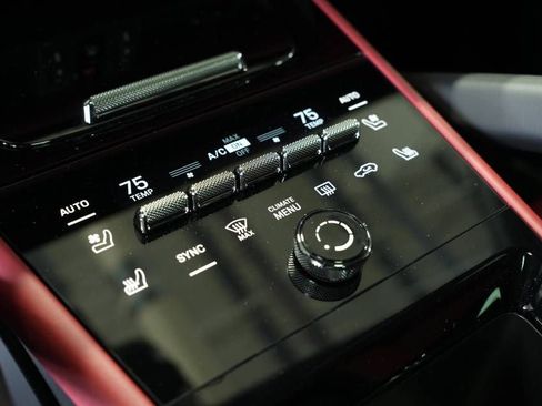 Certified 2025 Porsche Cayenne AWD/4WD image 23