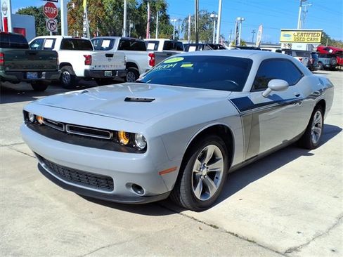 Used 2021 Dodge Challenger SXT image 3