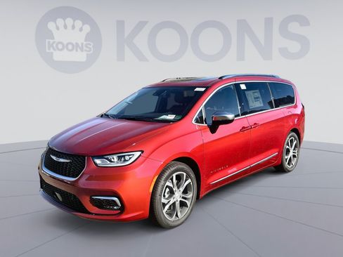 New 2026 Chrysler Pacifica Pinnacle FWD image 1