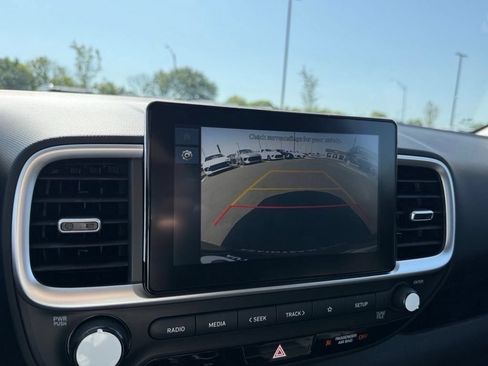 Certified 2025 Hyundai Venue SEL FWD image 16