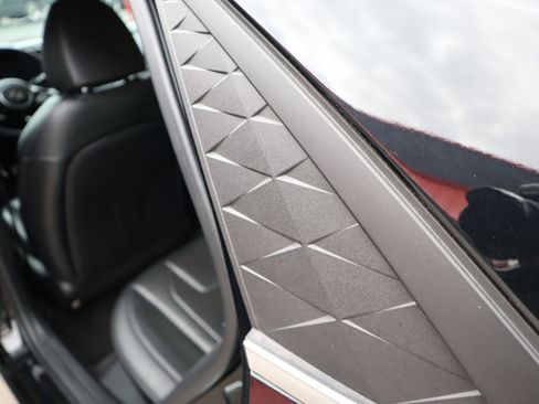 Used 2024 Hyundai Elantra Limited image 30