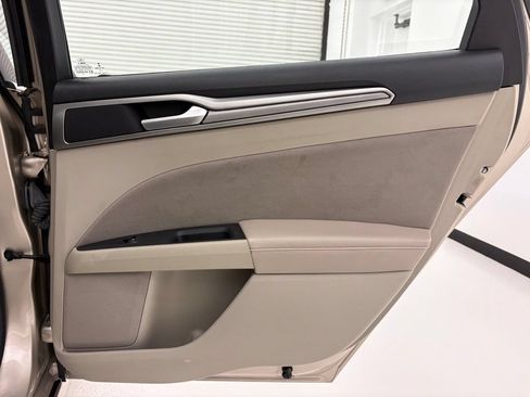 Used 2018 Ford Fusion SE FWD image 29