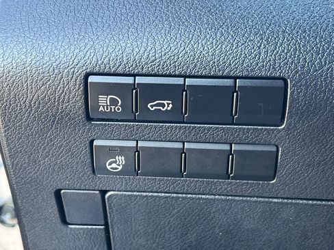 Used 2019 Lexus RX 350L w/ Premium Package image 16