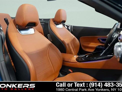 Used 2022 Mercedes-Benz SL 55 AMG 4MATIC w/ Driver Assistance Package image 30