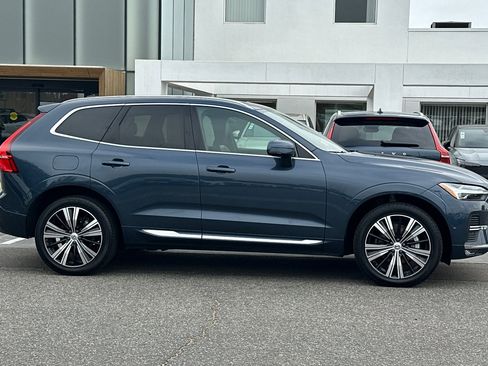 Used 2023 Volvo XC60 B5 Plus w/ Climate Package FWD image 3
