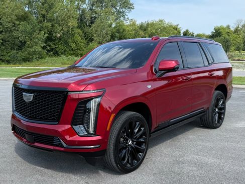 Used 2026 Cadillac Escalade Platinum Sport w/ LPO, ONYX Package AWD/4WD image 2