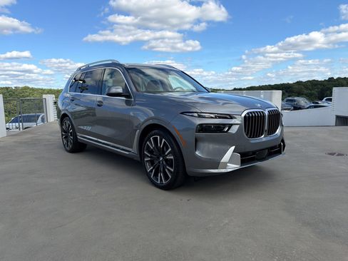 Used 2027 BMW X7 xDrive40i w/ Premium Package AWD/4WD image 6
