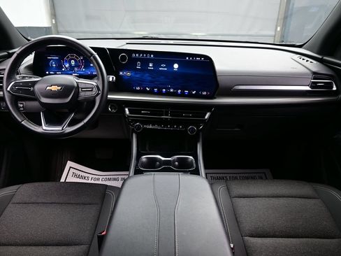 Used 2024 Chevrolet Traverse LT AWD/4WD image 21