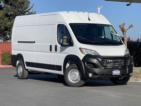 New 2026 RAM ProMaster 2500 w/ Convenience Group FWD image 4