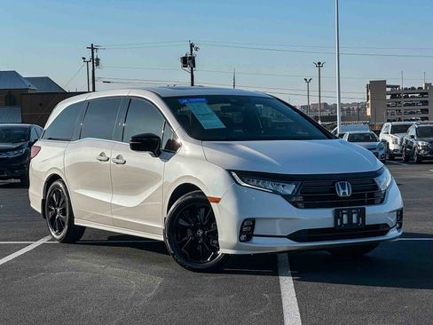 Certified 2024 Honda Odyssey Sport image 2