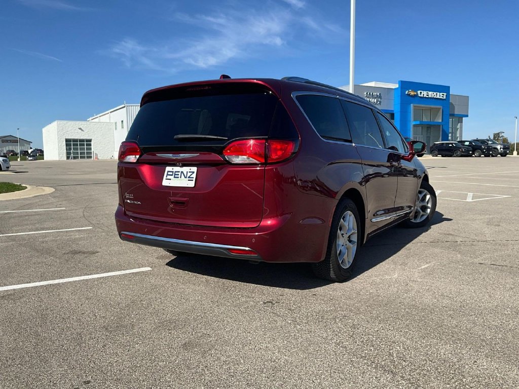 Used 2019 Chrysler Pacifica Touring-L Plus w/ Advanced Safetytec Group FWD image 7