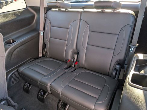 Used 2023 GMC Acadia SLT image 14