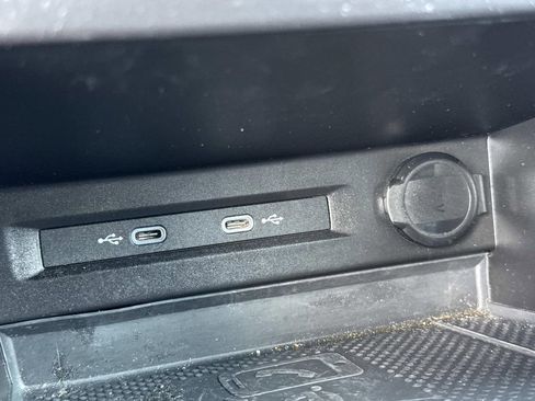 Used 2022 Volkswagen Tiguan SE R-Line image 34