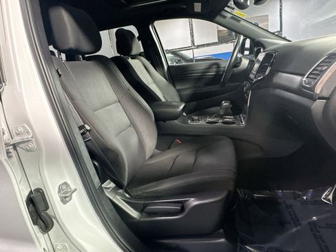 Used 2019 Jeep Grand Cherokee Laredo image 36