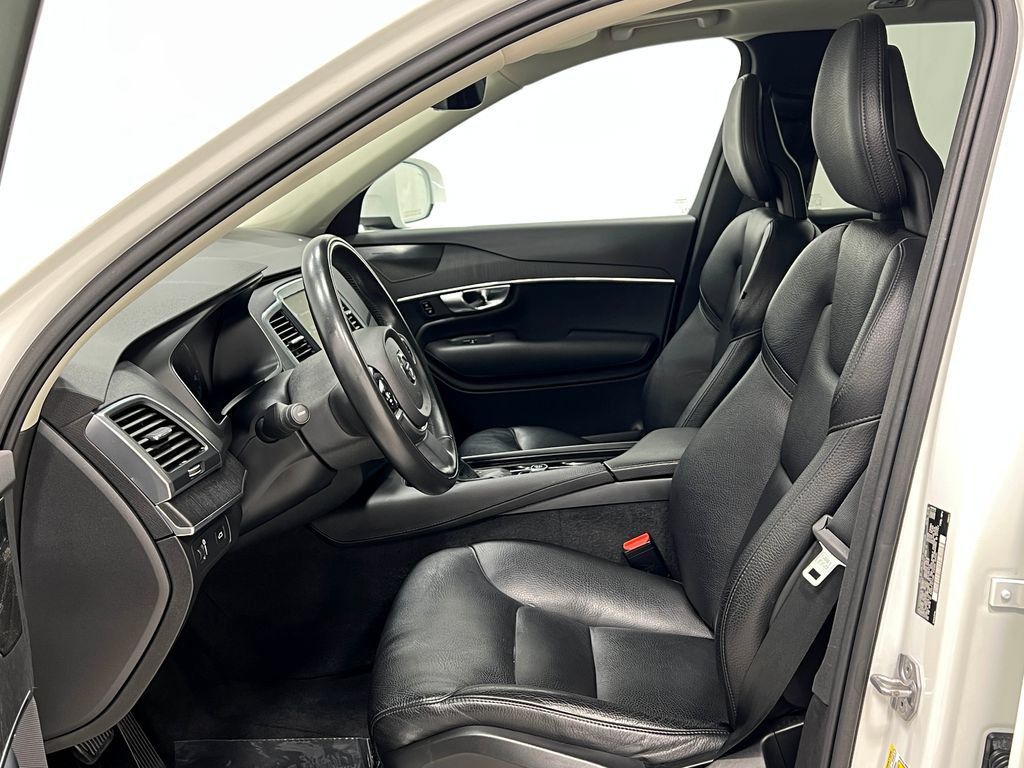 Used 2020 Volvo XC90 T6 Momentum AWD/4WD image 14