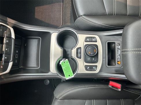 Used 2023 GMC Terrain Denali image 27