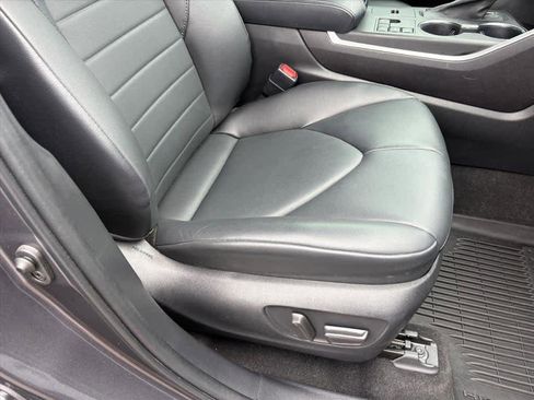Used 2023 Toyota Highlander XLE FWD image 7