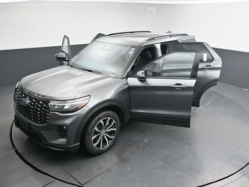 New 2026 Ford Explorer ST-Line image 30