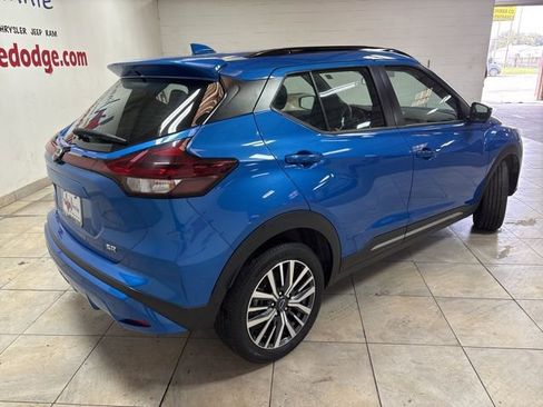 Used 2024 Nissan Kicks SR image 3