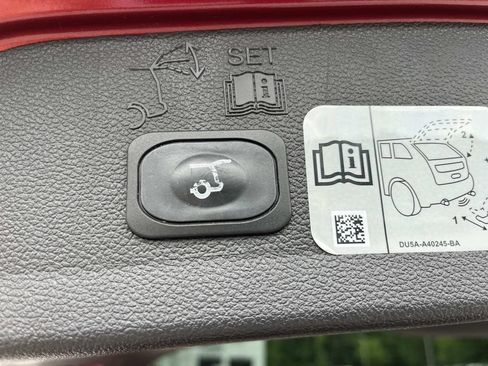 Used 2019 Ford Escape Titanium FWD image 21