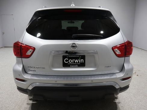 Used 2020 Nissan Pathfinder S image 3