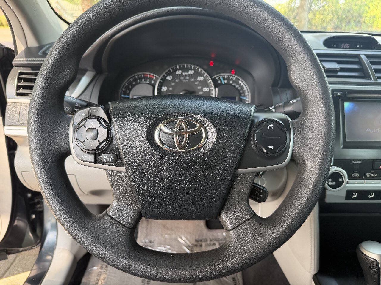 Used 2012 Toyota Camry LE FWD image 14
