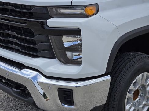 Used 2026 Chevrolet Silverado 2500 W/T w/ WT/CX Safety Package RWD image 9