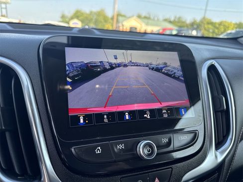 Used 2022 Chevrolet Equinox Premier image 17