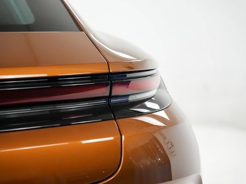 Certified 2025 Porsche Panamera 4 image 10