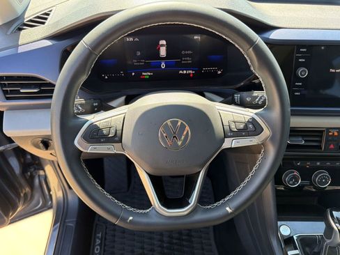 Used 2023 Volkswagen Taos SE AWD/4WD image 16