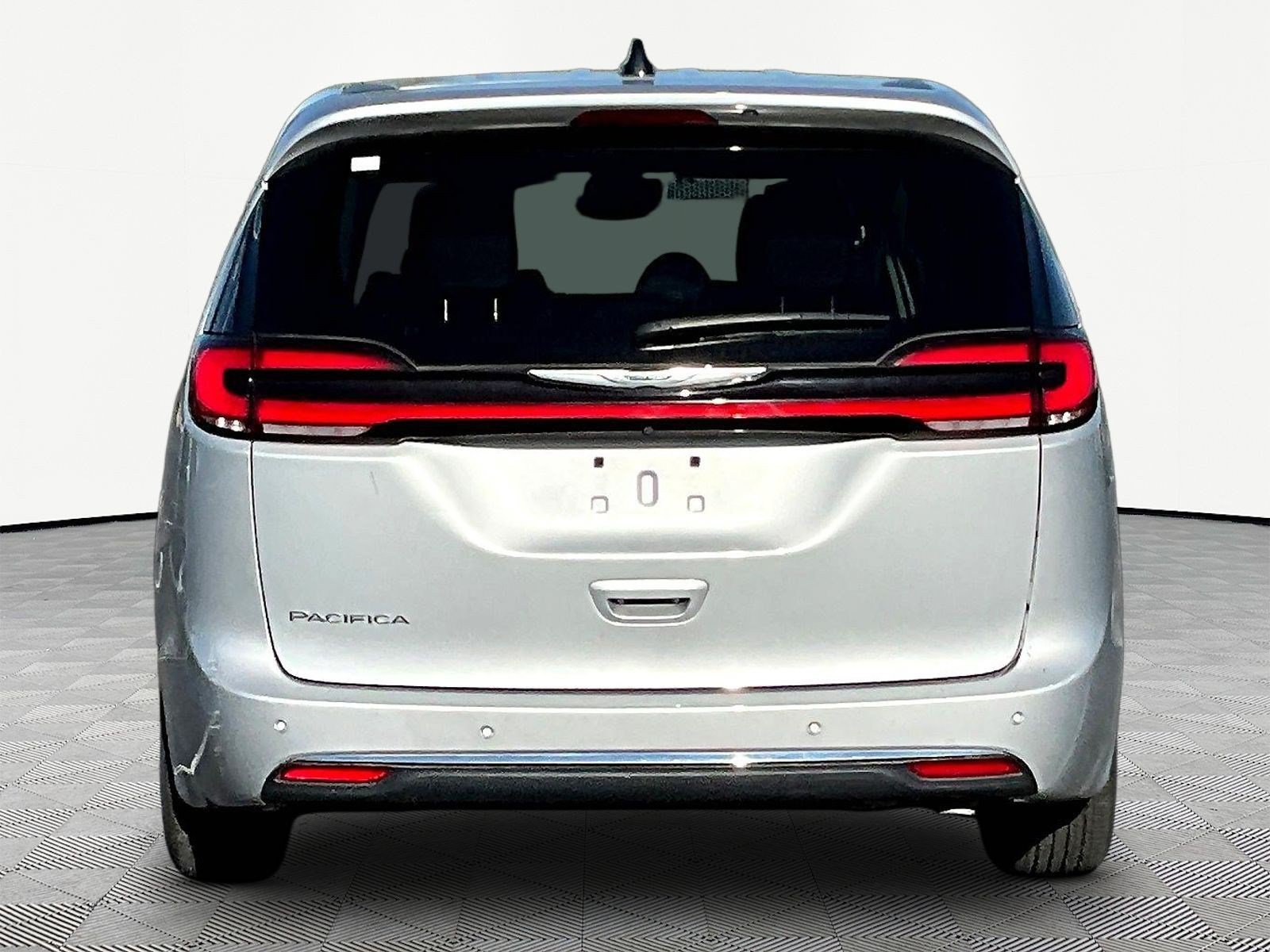 Used 2024 Chrysler Pacifica Touring-L FWD image 5
