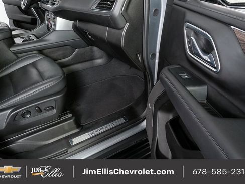 Used 2024 Chevrolet Suburban LT image 25