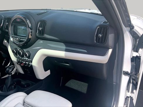 Used 2018 MINI Cooper Countryman FWD image 17