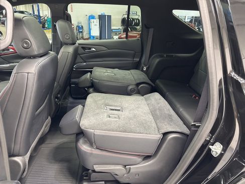 Used 2024 Chevrolet Traverse RS w/ LPO, Floor Liner Package image 39