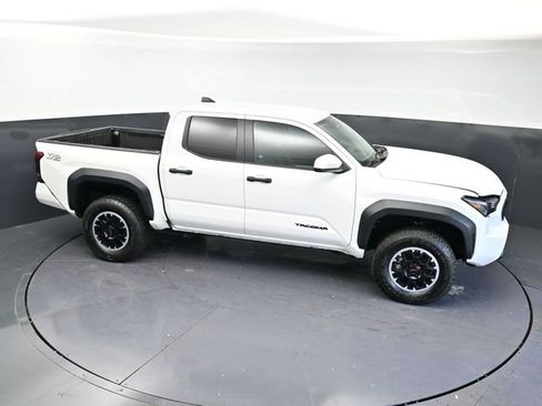 Used 2024 Toyota Tacoma TRD Off-Road AWD/4WD image 31