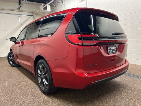 New 2026 Chrysler Pacifica Select FWD image 4