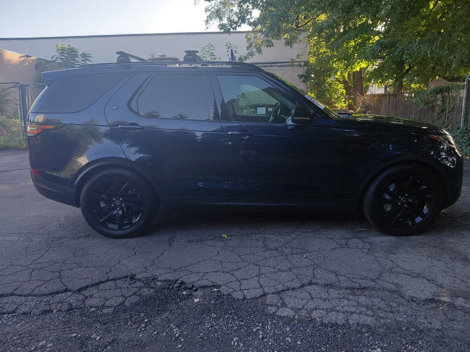 Used 2018 Land Rover Discovery HSE AWD/4WD image 34