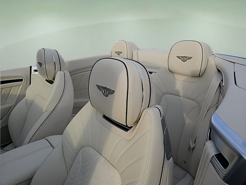 New 2024 Bentley Continental GT V8 AWD/4WD image 31