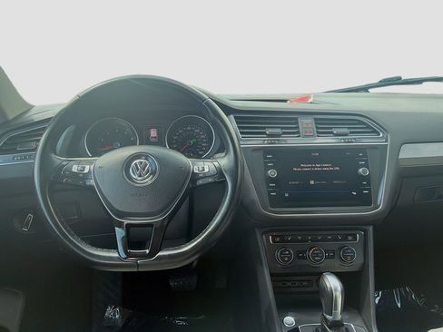 Used 2019 Volkswagen Tiguan SE image 18
