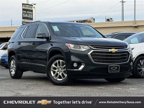 Used 2020 Chevrolet Traverse LT image 2