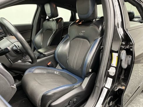 Used 2015 Chrysler 200 S FWD image 8