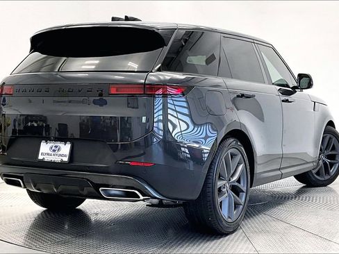 Used 2025 Land Rover Range Rover Sport SE image 2
