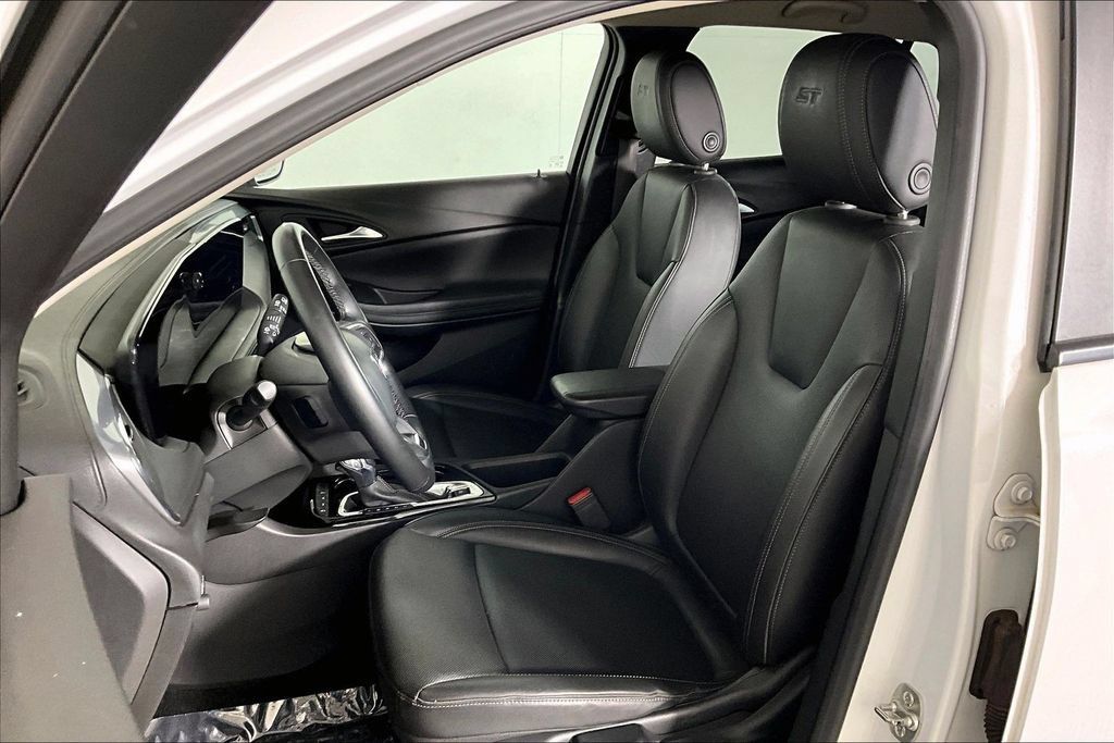 Used 2024 Buick Encore GX Sport Touring AWD/4WD image 21