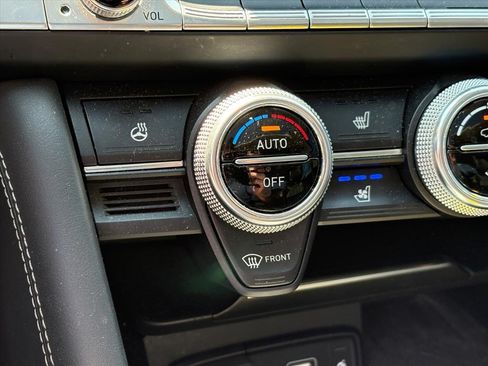 Used 2019 Genesis G70 2.0T Advanced w/ Dynamic Package AWD/4WD image 15