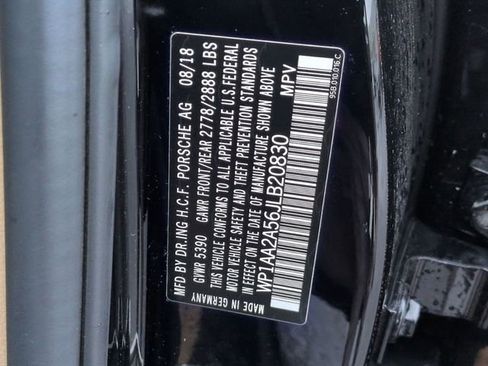 Used 2018 Porsche Macan AWD/4WD image 34