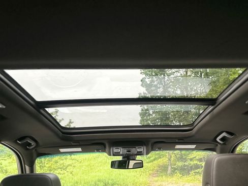 Used 2021 Chevrolet Suburban LT image 26