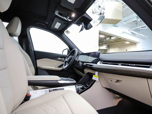 Used 2025 BMW X1 xDrive28i w/ Technology Package image 28