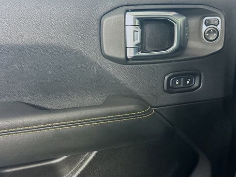 Used 2025 Jeep Wrangler Sahara image 15